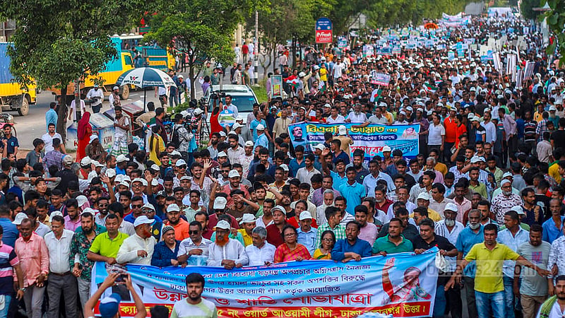 সমাবেশে শেষে আওয়ামী লীগের নেতাকর্মীরা ঢাকার সাতরাস্তা মোড় থেকে &amp;nbsp;শোভাযাত্রা শুরু করেন মহাখালীর উদ্দেশে।&amp;nbsp;ছবি: তাওহীদুজ্জামান তপু