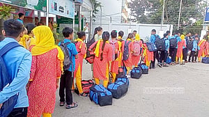 সাজাভোগ শেষে ভারত থেকে দেশে ফিরল ৪০ নারী-শিশু