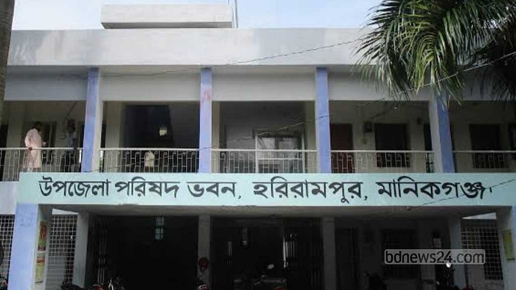 মানিকগঞ্জে ইভটিজিংয়ের অভিযোগে ১৪ কিশোর আটক