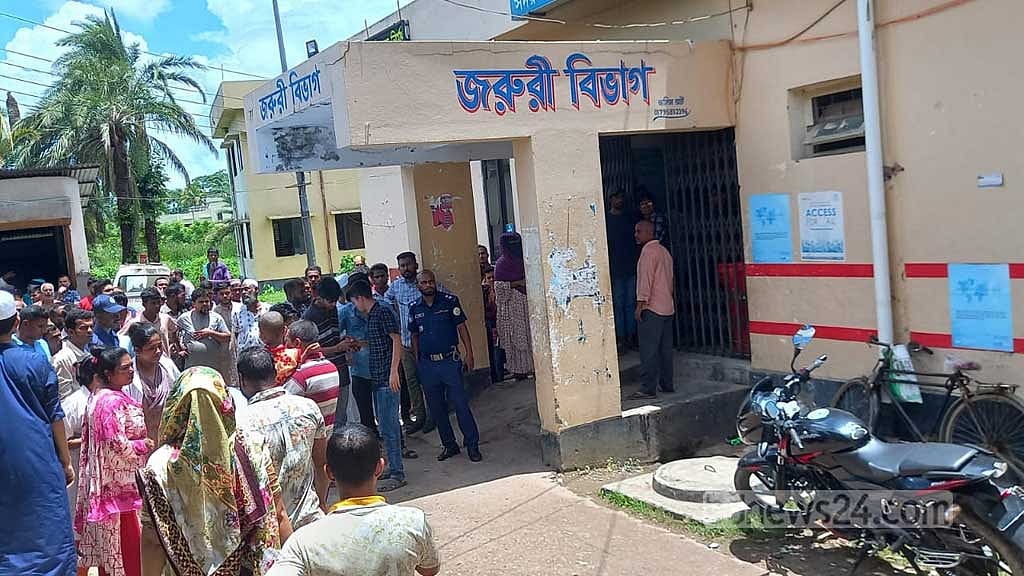 ঝালকাঠিতে বাস উল্টে পুকুরে: তদন্তে জেলা প্রশাসনের ৫ সদস্যের কমিটি