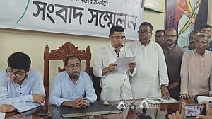 বেনাপোলে ভোটের আগে নৌকায় সমর্থন দিয়ে সরে দাঁড়ালেন মেয়র প্রার্থী