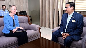 ব্রিটিশ প্রধানমন্ত্রী ভোটের আগে পদত্যাগ করেন? হাই কমিশনারকে কাদেরের প্রশ্ন