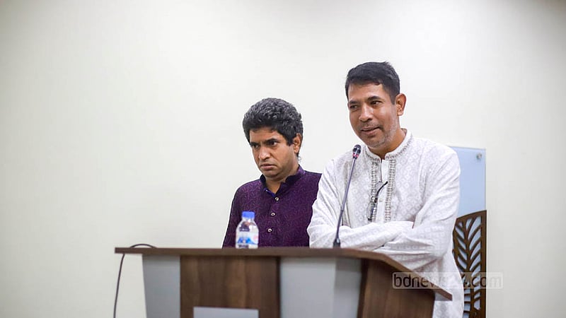 লেখক, সাংবাদিক ও সমাজকর্মী বেবী মওদুদের নবম প্রয়াণবার্ষিকীতে আয়োজিত স্মরণসভায় বড় ছেলে রবিউল হাসান অভি।&amp;nbsp;ছবি: তাওহীদুজ্জামান তপু