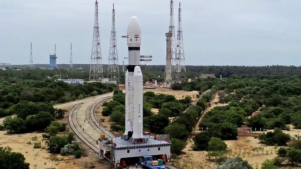উৎক্ষেপণের অপেক্ষায় ভারতের চন্দ্রযান-৩