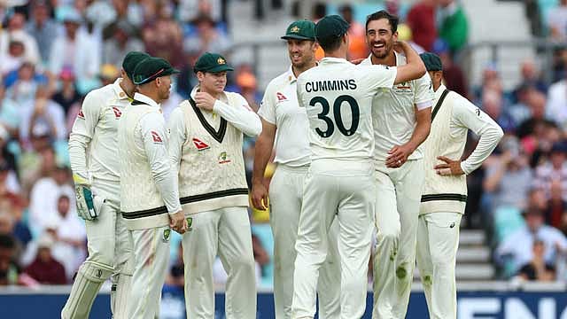 স্টার্কের ছোবলে তিনশর আগেই শেষ ইংল্যান্ড