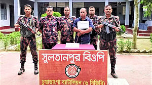 ‘২ কোটি টাকার’ সোনার বারসহ ‘চোরাকারবারি’ আটক