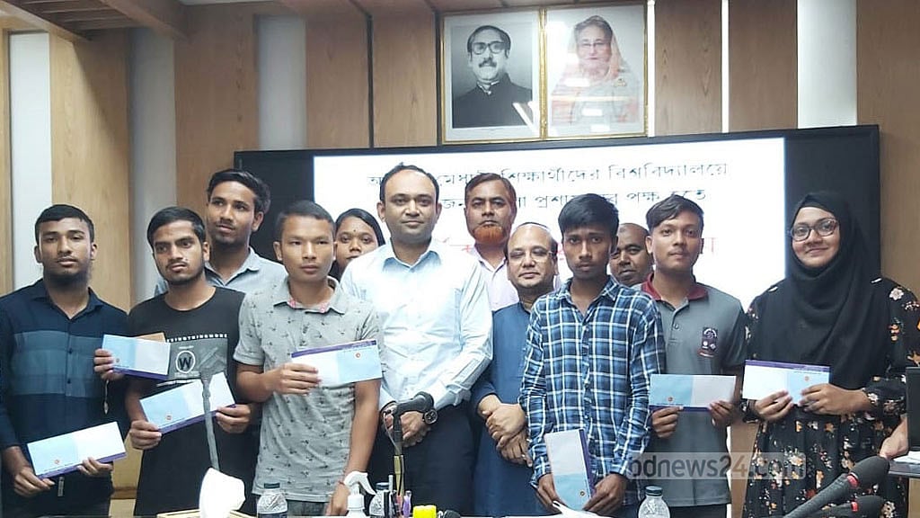 টাকার অভাবে বিশ্ববিদ্যালয়-মেডিকেলে ভর্তি আর আটকাবে না তাদের