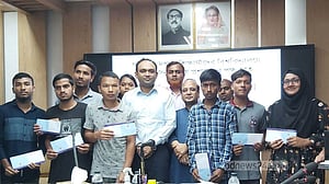 টাকার অভাবে বিশ্ববিদ্যালয়-মেডিকেলে ভর্তি আর আটকাবে না তাদের