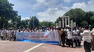 ভাতা বাড়ানোর দাবিতে কর্মবিরতিতে পোস্টগ্র্যাজুয়েট চিকিৎসকরা