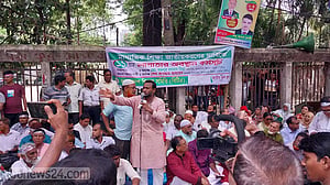 শিক্ষকদের উপস্থিতি নিশ্চিতে ‘কঠোর নজরদারির’ নির্দেশ ঢাকা বোর্ডের