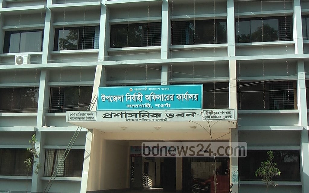 নওগাঁয় প্রধান শিক্ষকের বিরুদ্ধে অফিস কক্ষে অনৈতিক কাজের অভিযোগ