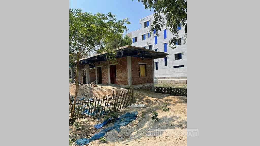 বাড়িঘরকে ক্ষেত দেখিয়ে অধিগ্রহণের অভিযোগ, ক্ষতির মুখে ভূমি মালিকরা