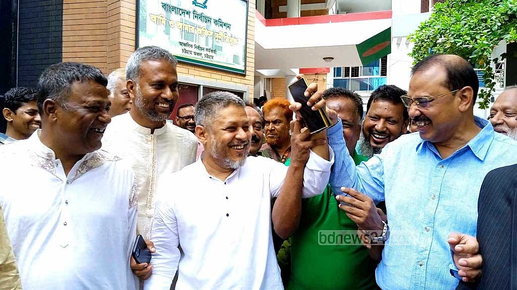 চট্টগ্রাম-১০ উপ নির্বাচন: এক হয়ে লড়ার ঘোষণা বাচ্চু ও নাছিরের
