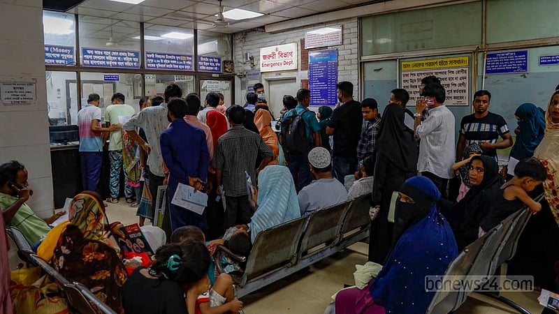 অন্যান্য হাসপাতালের মত ঢাকা শিশু হাসপাতালেও বেড়েছে ডেঙ্গু রোগীর ভিড়।&amp;nbsp;ছবি: মাহমুদ জামান অভি