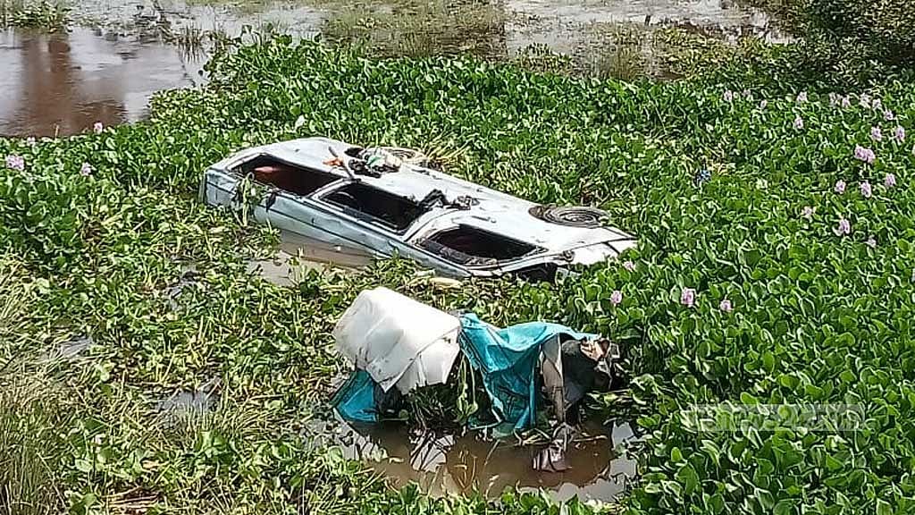 সিলেটে সংঘর্ষের পর মাইক্রোবাস ও অটোরিকশা ডোবায়, নিহত বেড়ে ৭