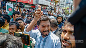 নুরের বিরুদ্ধে ডিবির মামলা