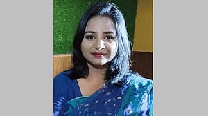 রাজশাহীর ভারতীয় ভিসা সেন্টারে ঢুকে হুমকি, নারী গ্রেপ্তার