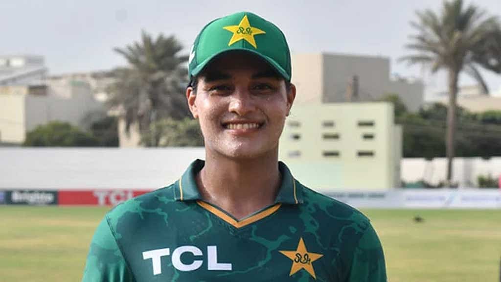 ১৮ বছর বয়সেই আন্তর্জাতিক ক্রিকেটকে বিদায় পাকিস্তানি খেলোয়াড়ের