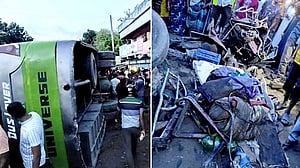 সড়কে ইজিবাইক: বাসের সঙ্গে সংঘর্ষে ২ জেলায় ঝরল ১২ প্রাণ