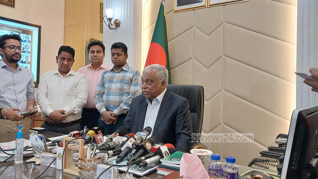 প্রয়োজনে রোহিঙ্গা ক্যাম্পে সেনা মোতায়েন: স্বরাষ্ট্রমন্ত্রী