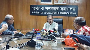 পশ্চিমবঙ্গের ভোটে ৩৫ জন নিহত, এখানে তো একটা ঘুষি: তথ্যমন্ত্রী