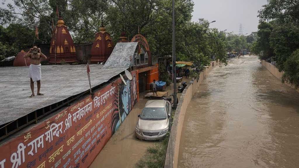 বন্যা: দিল্লির সুপ্রিম কোর্ট এলাকাও প্লাবিত, ধীর গতিতে কমছে পানি