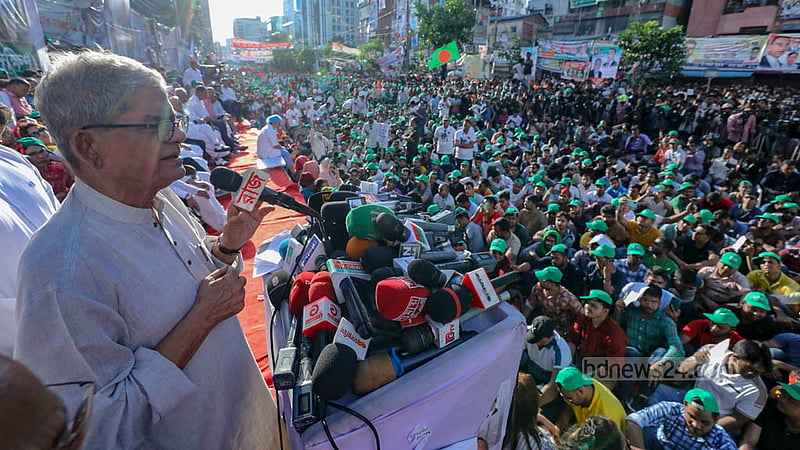 ঢাকার নয়া পল্টনে বুধবার বিএনপির সমাবেশে দলটির মহাসচিব মির্জা ফখরুল ইসলাম আলমগীর। তিনি দাবি জানান, সরকারকে পদত্যাগ করে নির্দলীয় সরকারের অধীনে নির্বাচন দিতে হবে।&amp;nbsp;ছবি: মাহমুদ জামান অভি