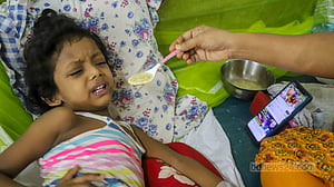 ডেঙ্গুতে শিশুরা কষ্টে, অভিভাবকরা উদ্বেগে