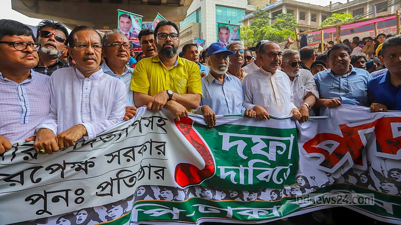সরকার হটানোর ‘এক দফা’ আন্দোলনে ঢাকার উত্তরার আবদুল্লাহপুরের পলওয়েল মার্কেটের সামনে থেকে শুরু হয় বিএনপির পদযাত্রা। ছবি: আসিফ মাহমুদ অভি