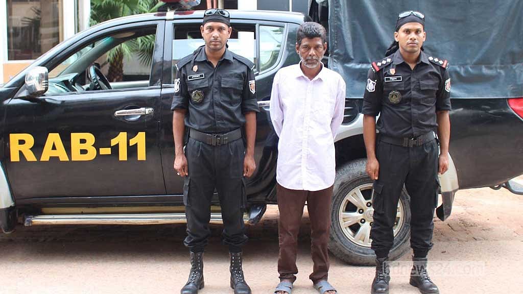 আড়াইহাজারে মা-মেয়ের ওপর ‘অ্যাসিড নিক্ষেপ’: গৃহকর্তা গ্রেপ্তার