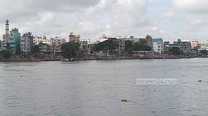 সদরঘাটে নেমেই আটক ১২, পুলিশ বলছে ‘সন্দেহজনক’