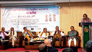 ৬ এমেরিটাস অধ্যাপককে সংবর্ধনা দিল ঢাকা বিশ্ববিদ্যালয়