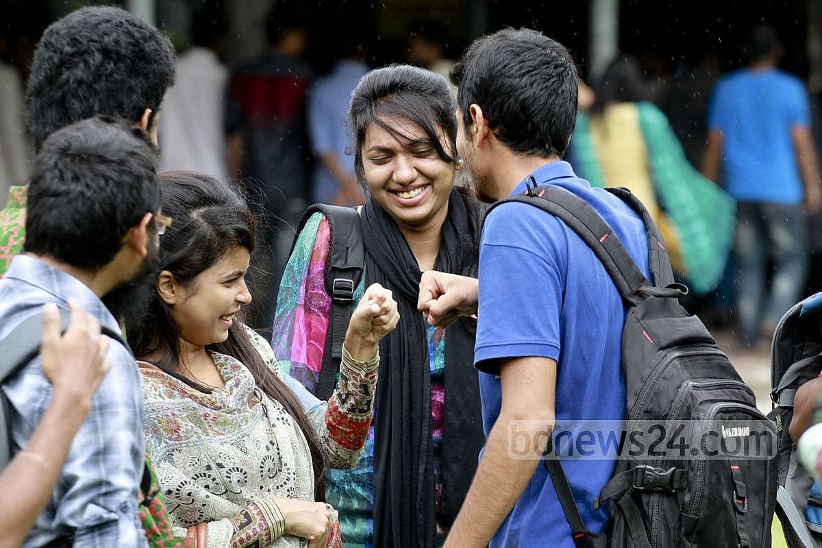 হৃদ্-যন্ত্র ভালো রাখতে গভীর বন্ধুত্ব
