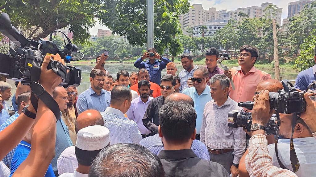 ডেঙ্গু নির্মূল সম্ভব নয়, পরিস্থিতি নিয়ন্ত্রণে: মেয়র তাপস