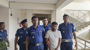 দিনাজপুরে পাসপোর্টের পুলিশ ভেরিফিকেশনের নামে প্রতারণা, যুবক গ্রেপ্তার