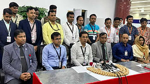 এমিরেটসের দুই ফ্লাইটে এল ৩১ কেজি সোনা, গ্রেপ্তার ৩