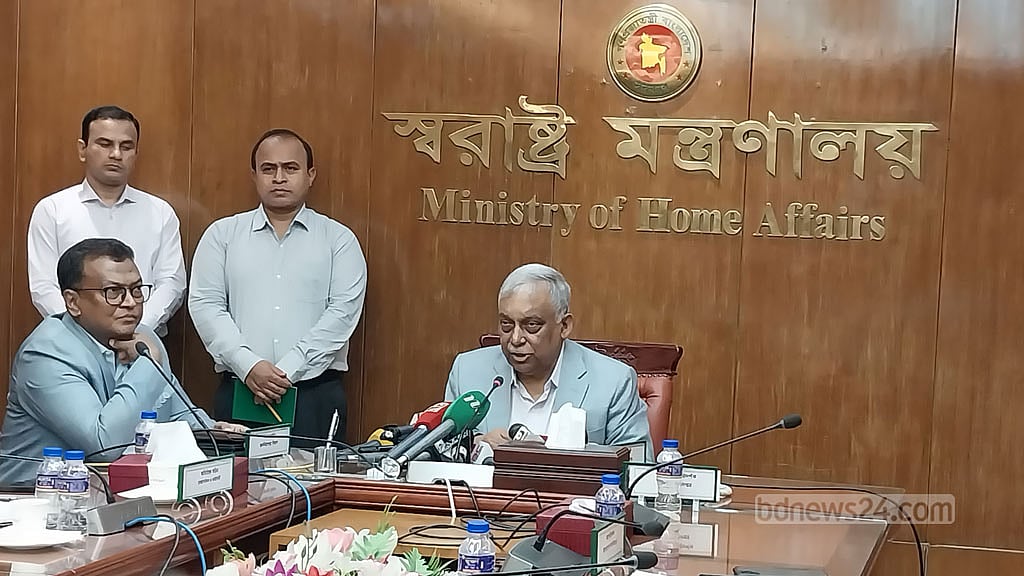 নাগরিকদের তথ্য ফাঁস: ‘বলার মত কিছুই নেই’ স্বরাষ্ট্রমন্ত্রীর কাছে