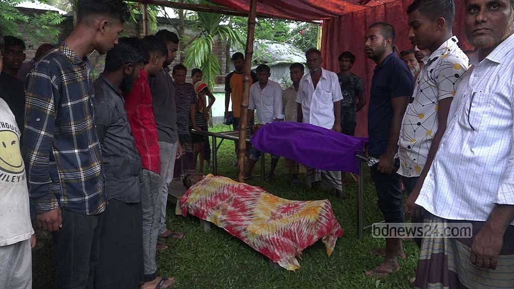 নাটোরে বিদ্যুৎস্পৃষ্ট হয়ে বাবা-ছেলের মৃত্যু