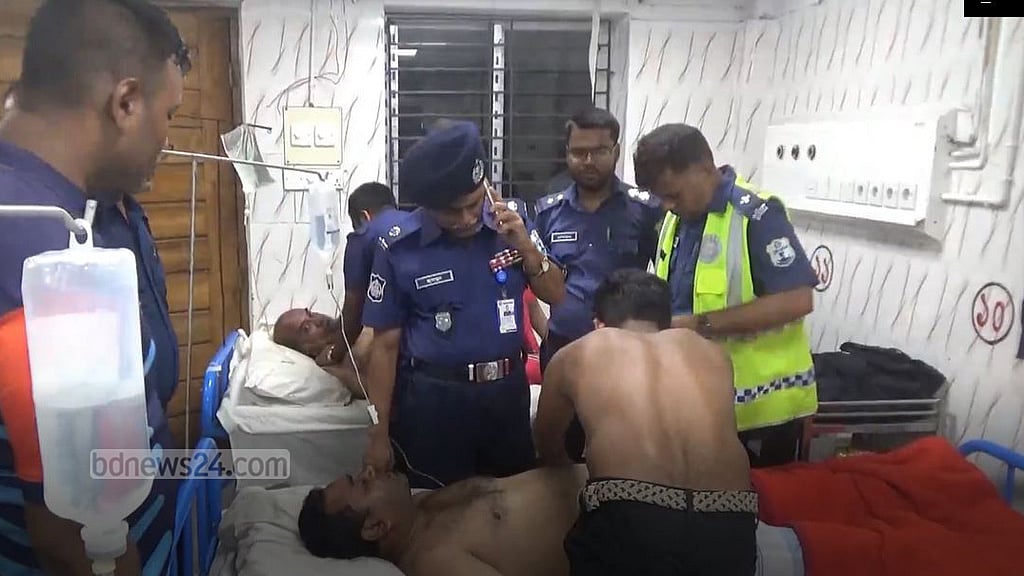 ‘দ্রিম দ্রিম করে বিস্ফোরণের পর দেখি আগুন, তখন নদীতে লাফ দিছি’
