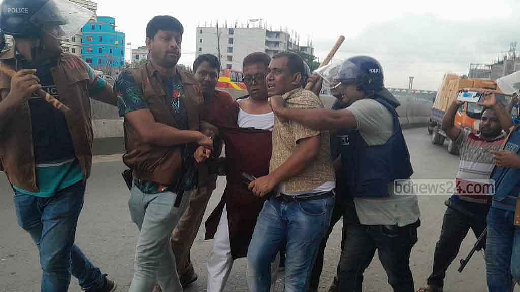 নারায়ণগঞ্জে বিএনপি-পুলিশ সংঘর্ষে আহত ১৮, মহানগরের আহ্বায়ক আটক