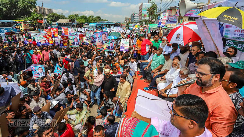 ঢাকার গাবতলী থেকে মঙ্গলবার বিএনপির পদযাত্রা শুরু হওয়ার আগে সমাবেশ।