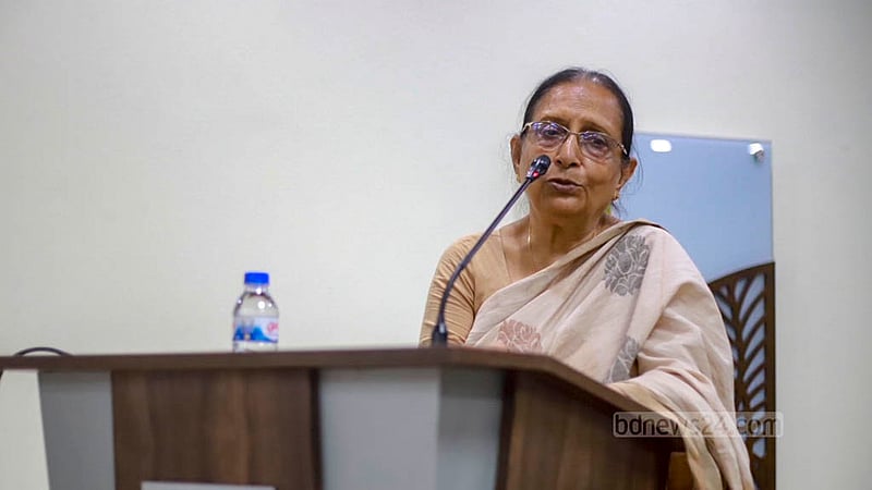 বেবী মওদুদের নবম প্রয়াণবার্ষিকীতে মঙ্গলবার বাংলা একাডেমির কবি শামসুর রাহমান সেমিনার কক্ষে আয়োজিত স্মরণসভায় বীর মুক্তিযোদ্ধা মাখদুমা নার্গিস রত্না।&amp;nbsp;ছবি: তাওহীদুজ্জামান তপু