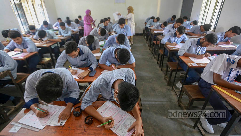 নতুন শিক্ষাক্রম: এসএসসির অর্ধেক নম্বর ‘লিখিত পরীক্ষায়’