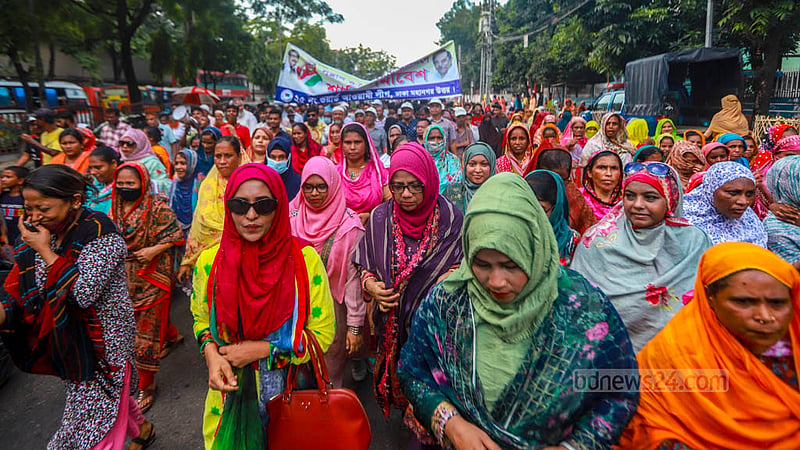 ঢাকার তেজগাঁওয়ের সাতরাস্তা মোড়ে বুধবার আওয়ামী লীগের শান্তি সমাবেশে বিভিন্ন এলাকা থেকে দলে দলে যোগ দেন নেতাকর্মীরা।&amp;nbsp;ছবি: তাওহীদুজ্জামান তপু