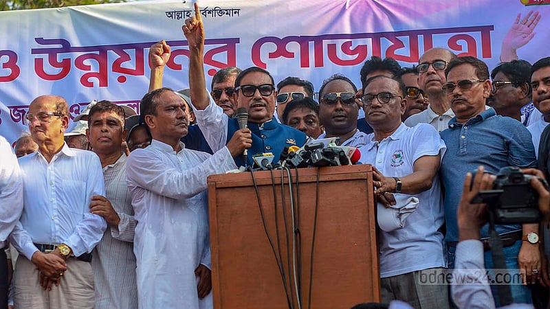তেজগাঁওয়ের সাতরাস্তা মোড়ে বুধবার বিকালে আওয়ামী লীগের শান্তি সমাবেশে বক্তব্য দেন দলের সাধারণ সম্পাদক ওবায়দুল কাদের।&amp;nbsp;ছবি: তাওহীদুজ্জামান তপু