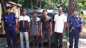 লোহাগাড়ায় ছিনিয়ে নেওয়া অটোরিকশা লামায় উদ্ধার, গ্রেপ্তার ৪