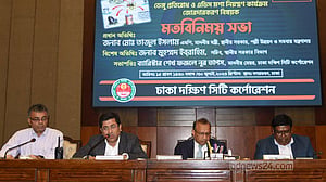 ডেঙ্গু: ঢাকা দক্ষিণে রোগী ‘কমছে’, উত্তরে প্রচারণায় জোর