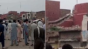 পাকিস্তানের জোড়া জঙ্গি হামলায় ৫ পুলিশ নিহত