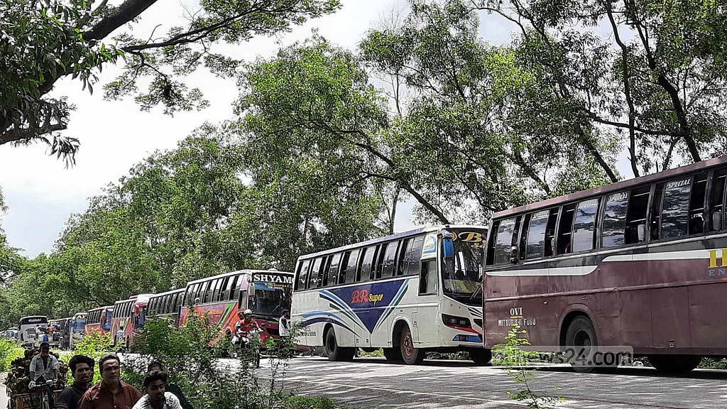 সিরাজগঞ্জ মহাসড়কে ৭ ঘণ্টার যানজট, সন্ধ্যার পর স্বাভাবিক