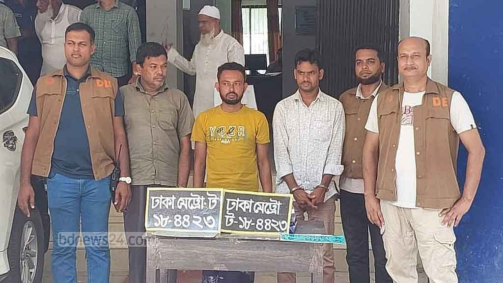 ফেনীতে মালামাল আত্মসাতের অভিযোগে ট্রাক মালিক-চালকসহ গ্রেপ্তার ৩